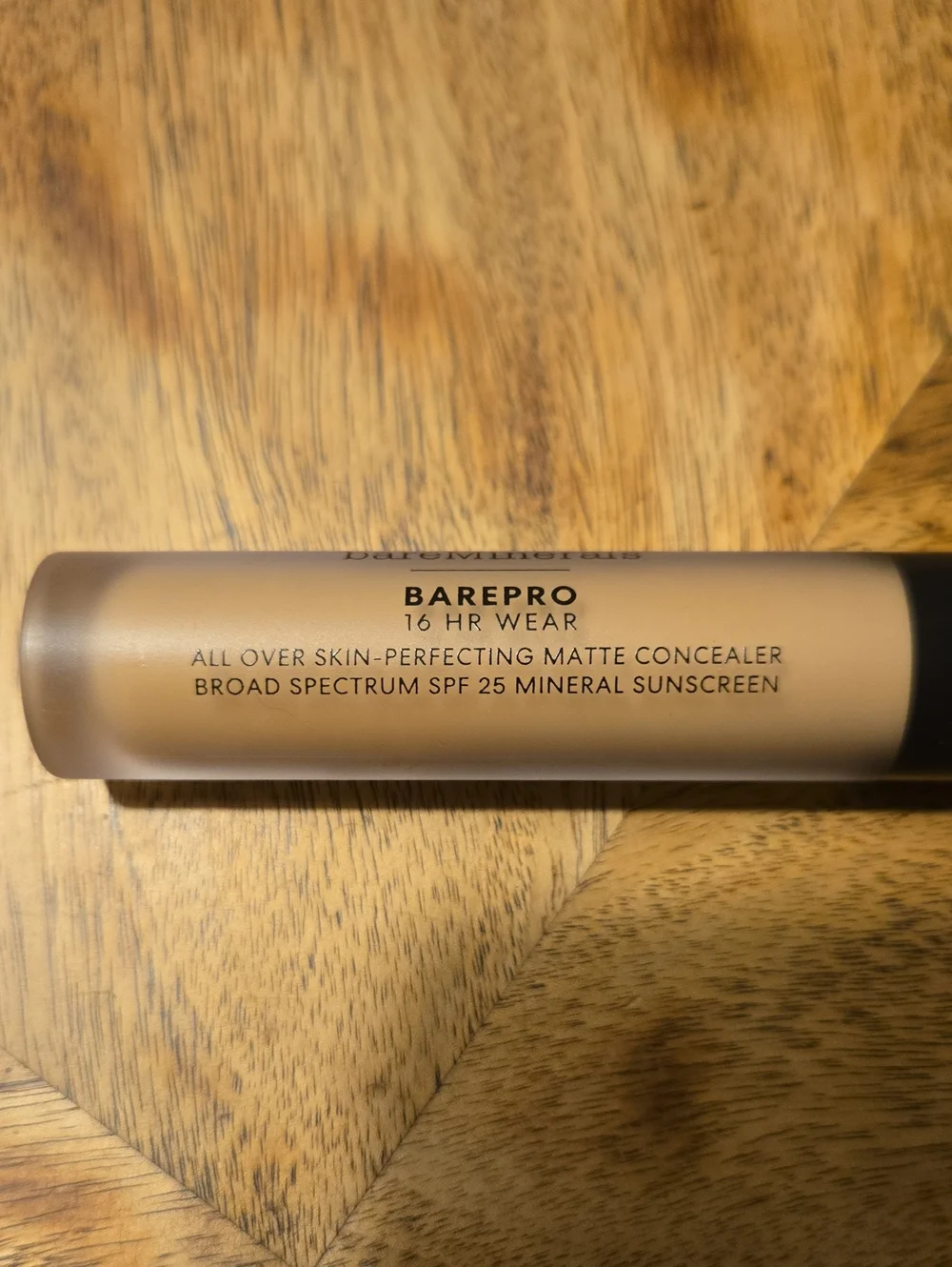 bareMinerals Barepro Matte Concealer In Light Neutral (#250).